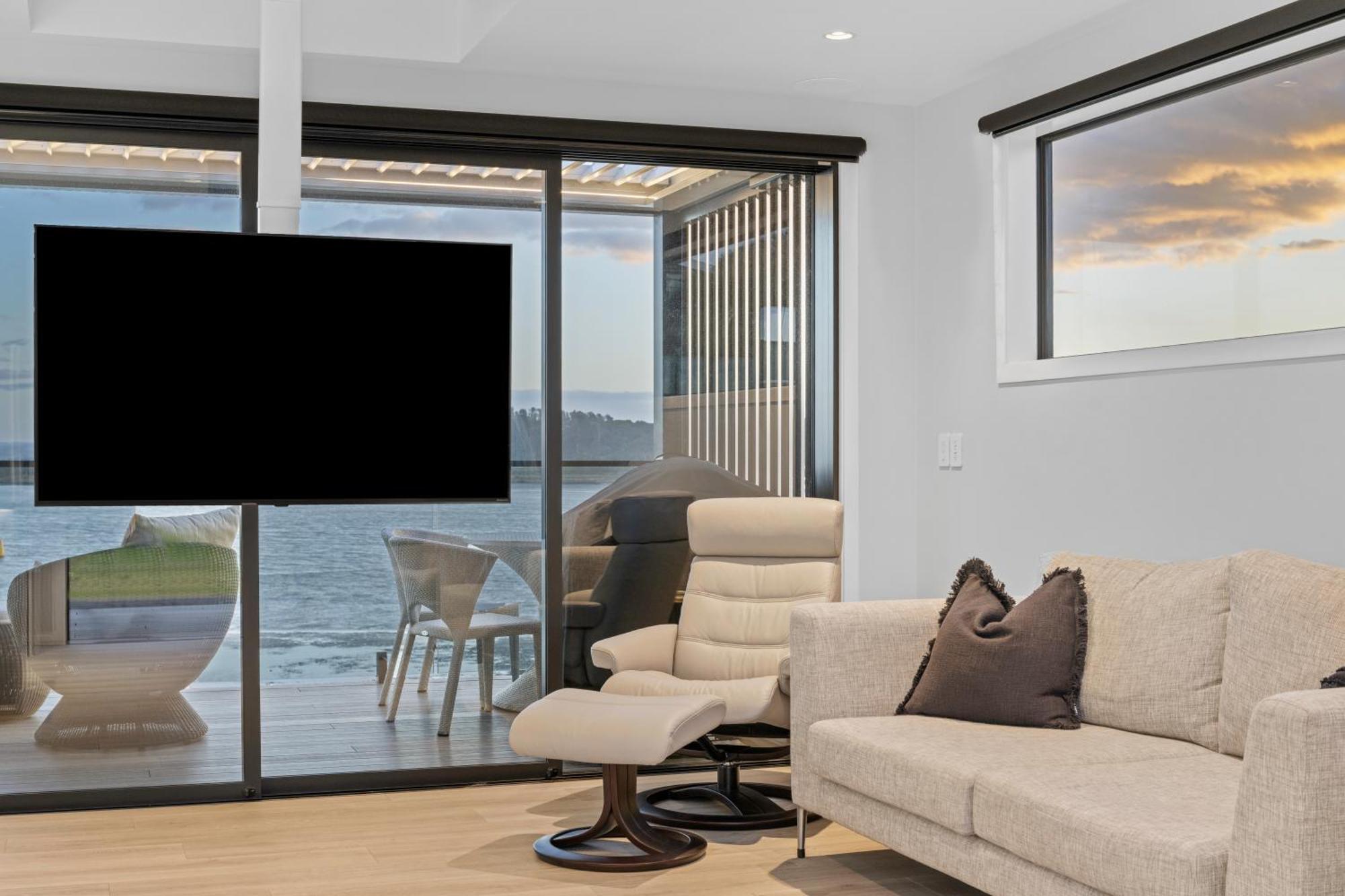 Pukehina Estuary Sunset Views Townhouse & Studio ภายนอก รูปภาพ