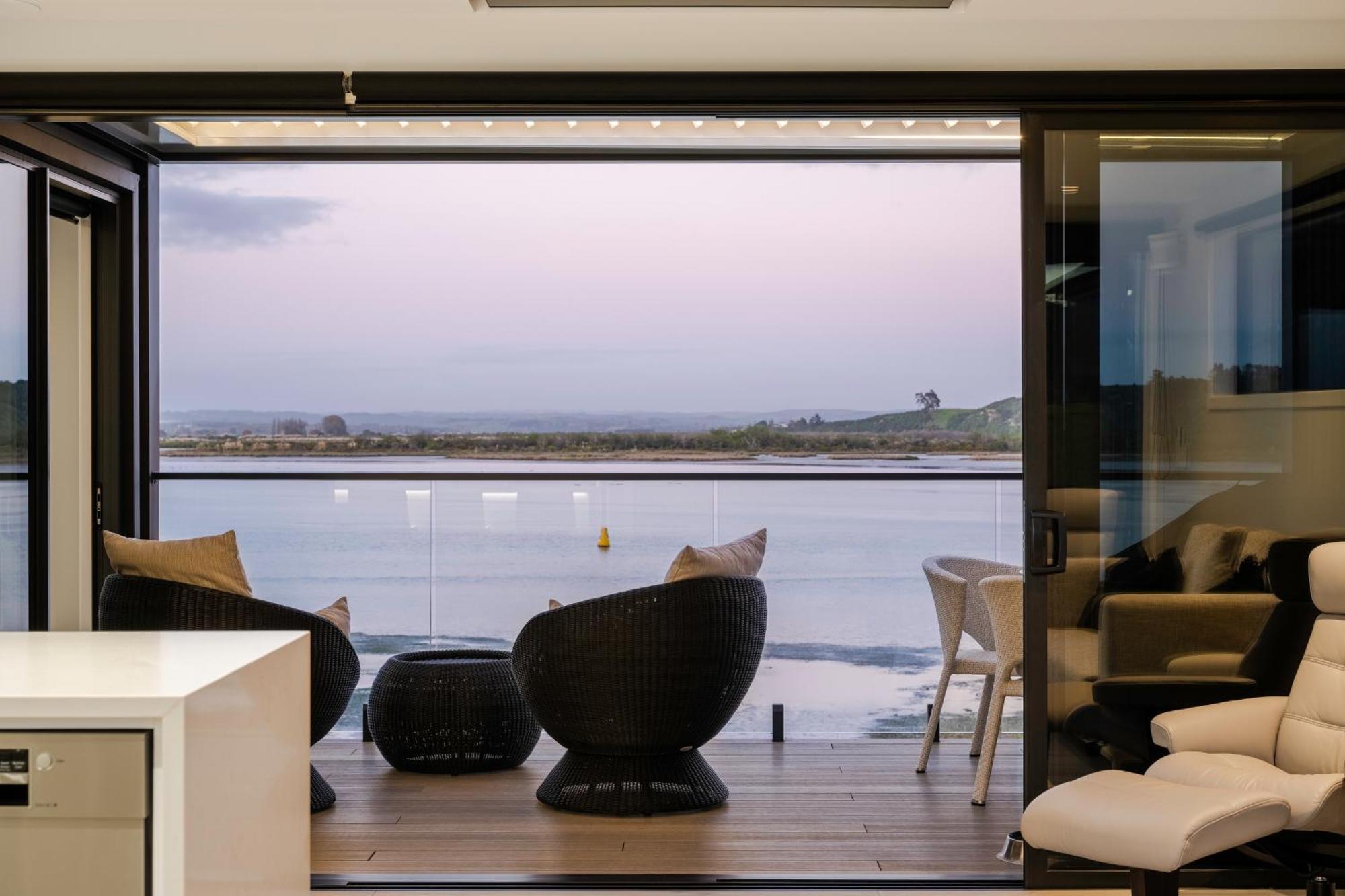 Pukehina Estuary Sunset Views Townhouse & Studio ภายนอก รูปภาพ