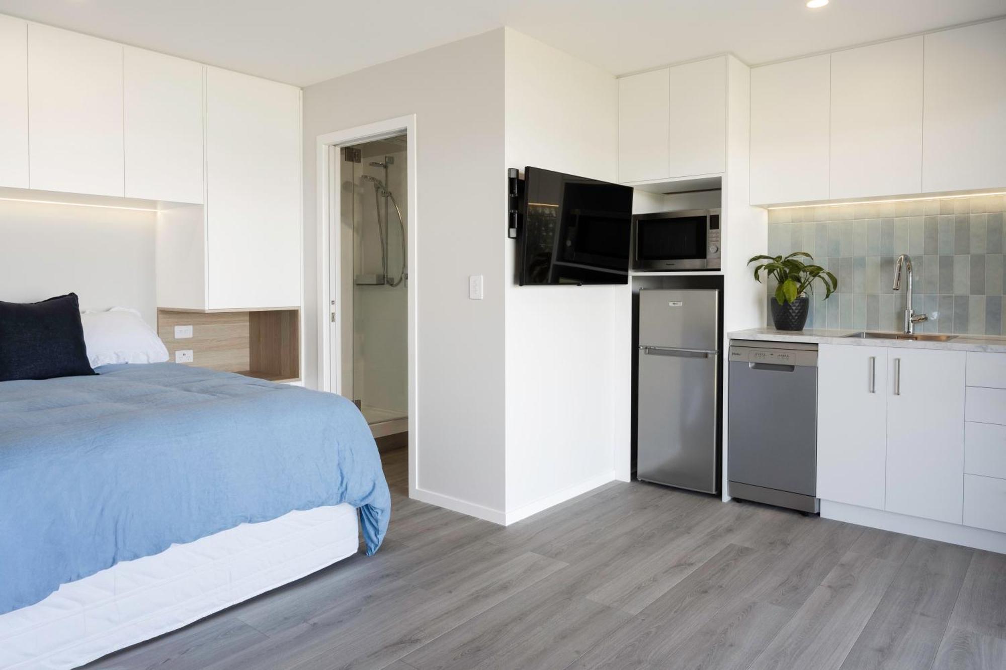 Pukehina Estuary Sunset Views Townhouse & Studio ภายนอก รูปภาพ
