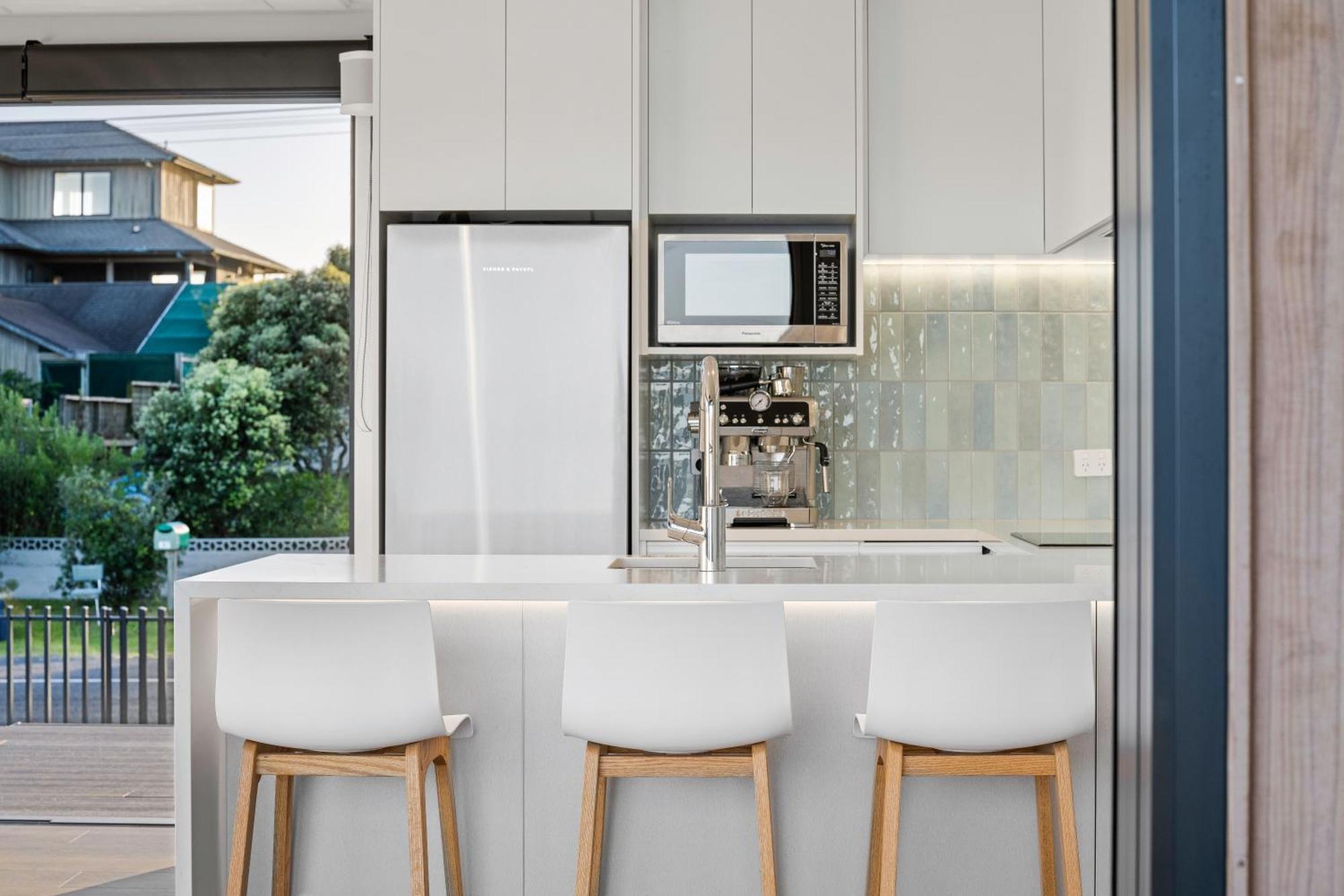 Pukehina Estuary Sunset Views Townhouse & Studio ภายนอก รูปภาพ